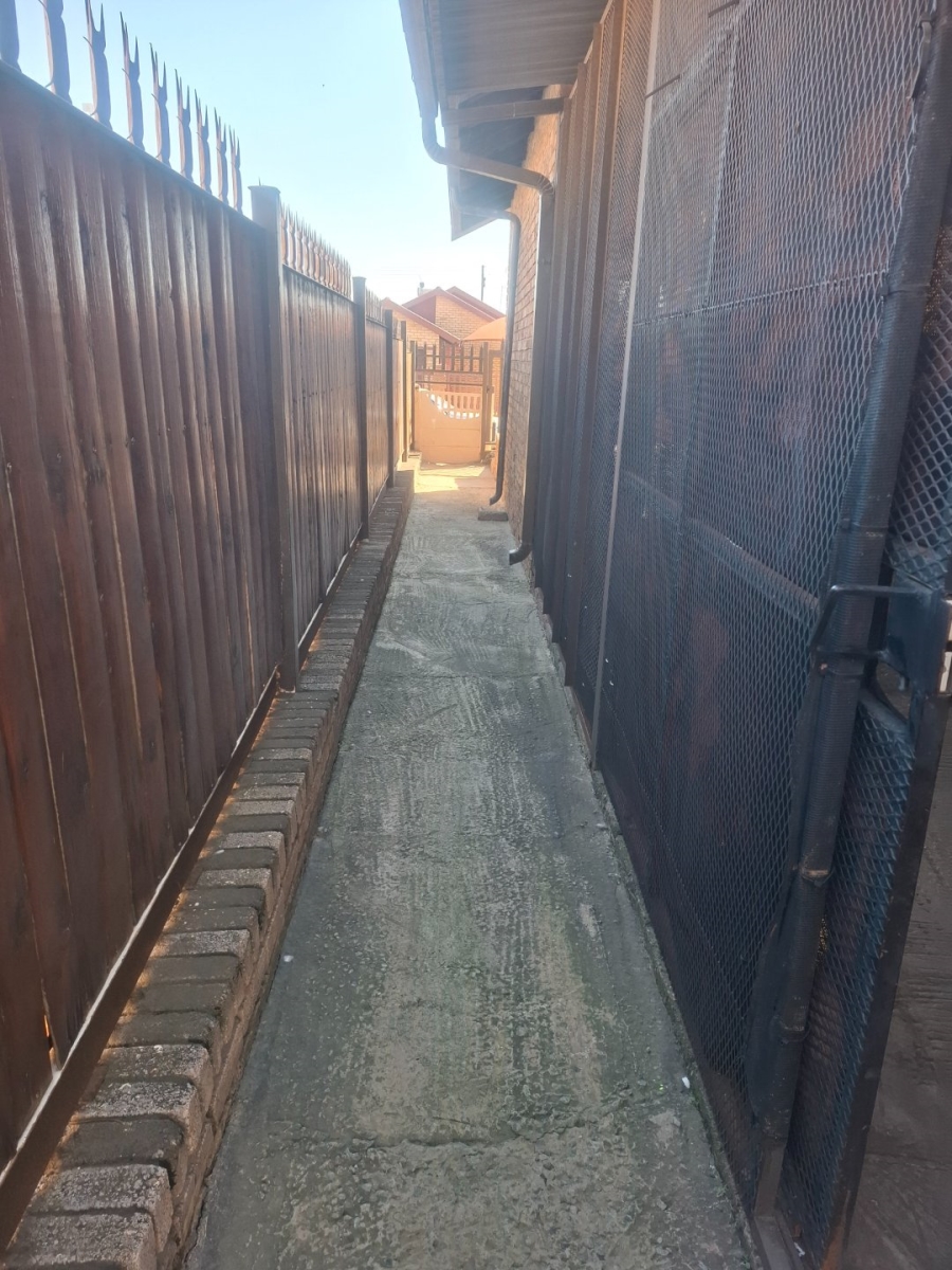 3 Bedroom Property for Sale in Maokeng Free State